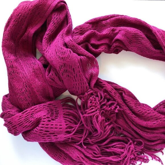 𝅺H&M Pink Crochet Scarf - Picture 1 of 8